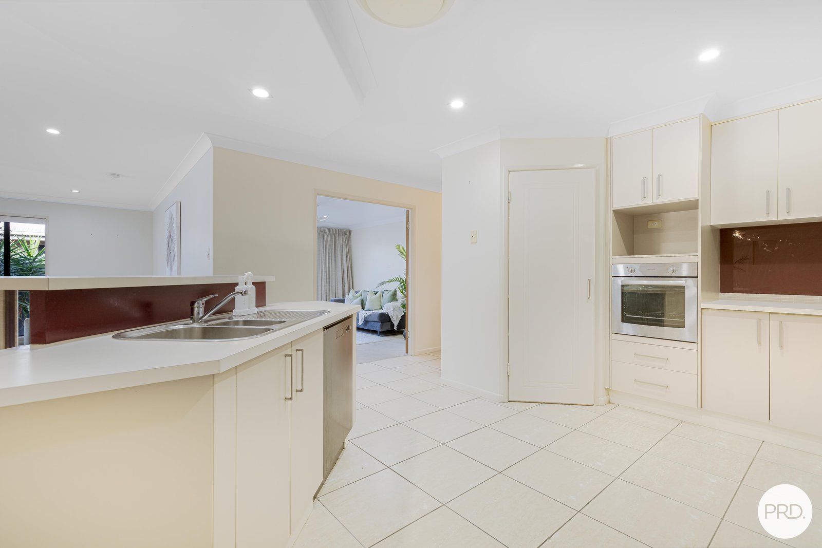 24 Royal Boulevard GLENELLA 6