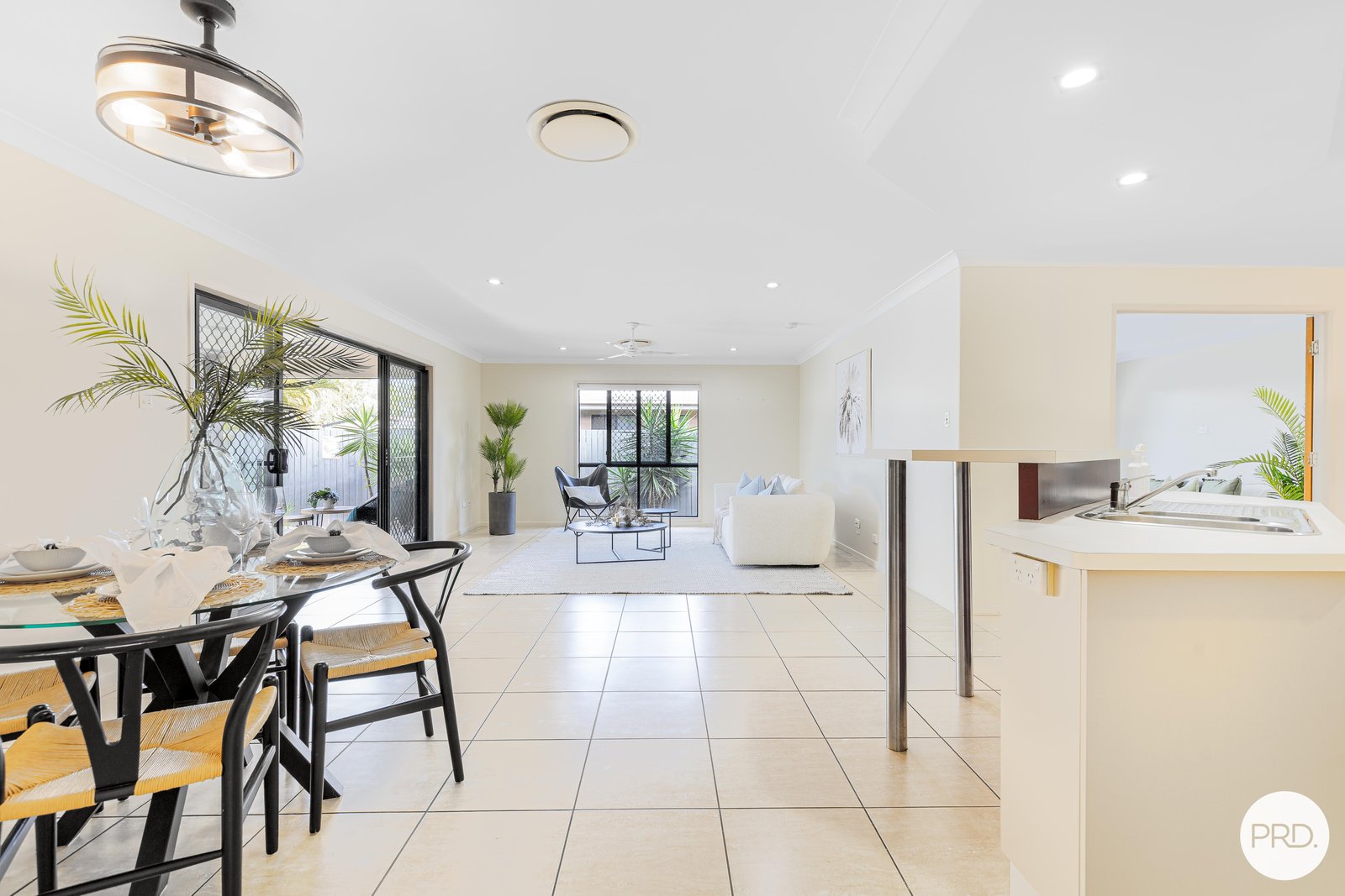 24 Royal Boulevard GLENELLA 7