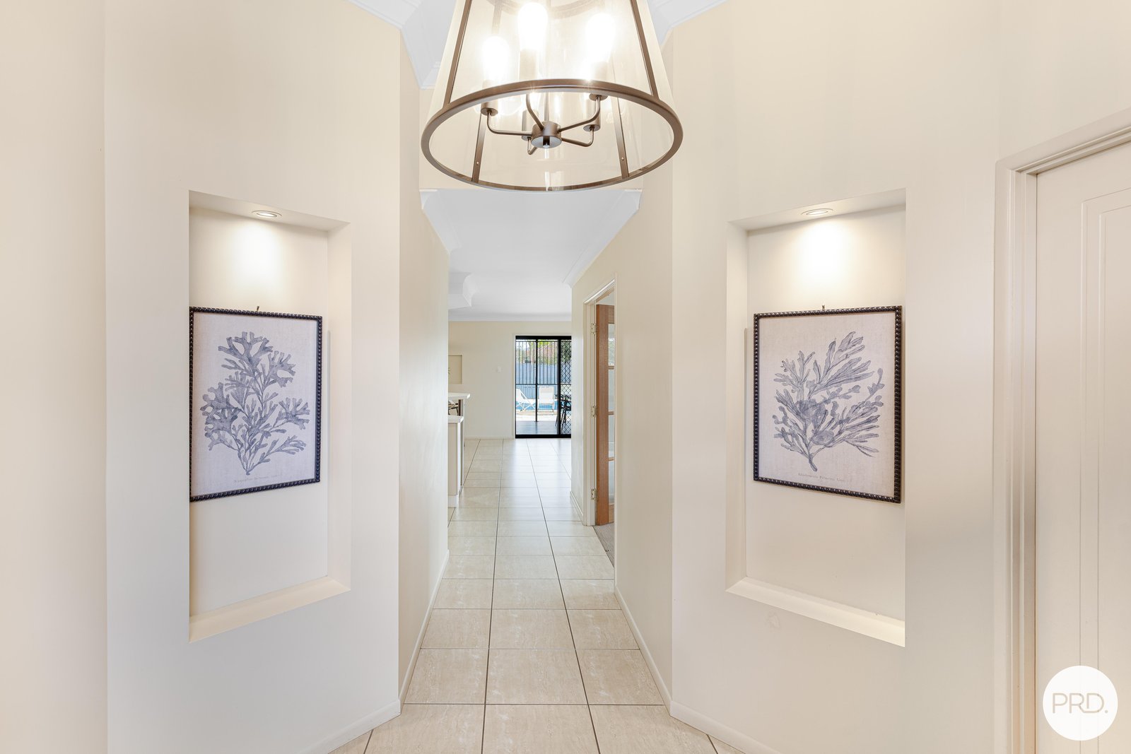 24 Royal Boulevard GLENELLA 8