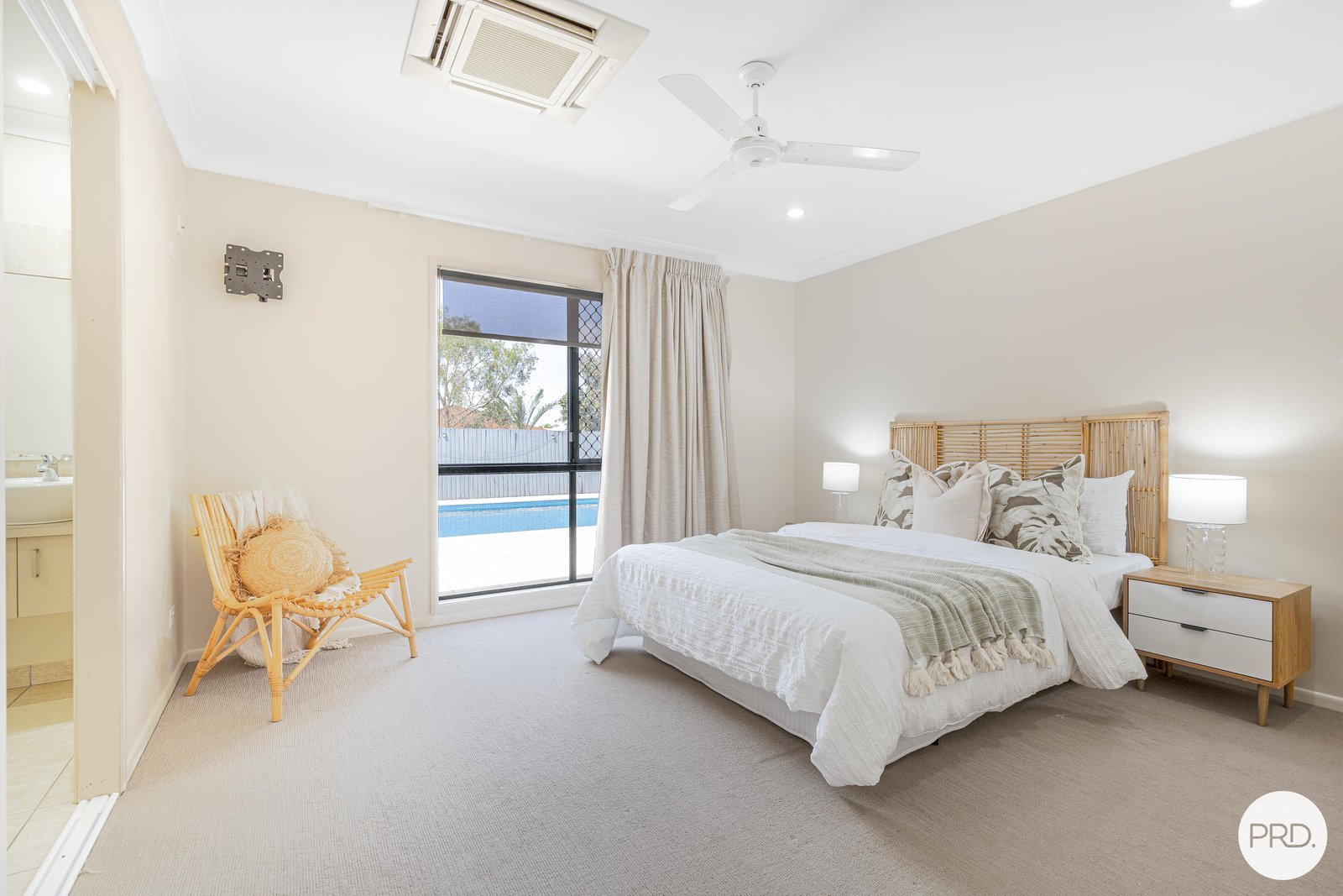 24 Royal Boulevard GLENELLA 14