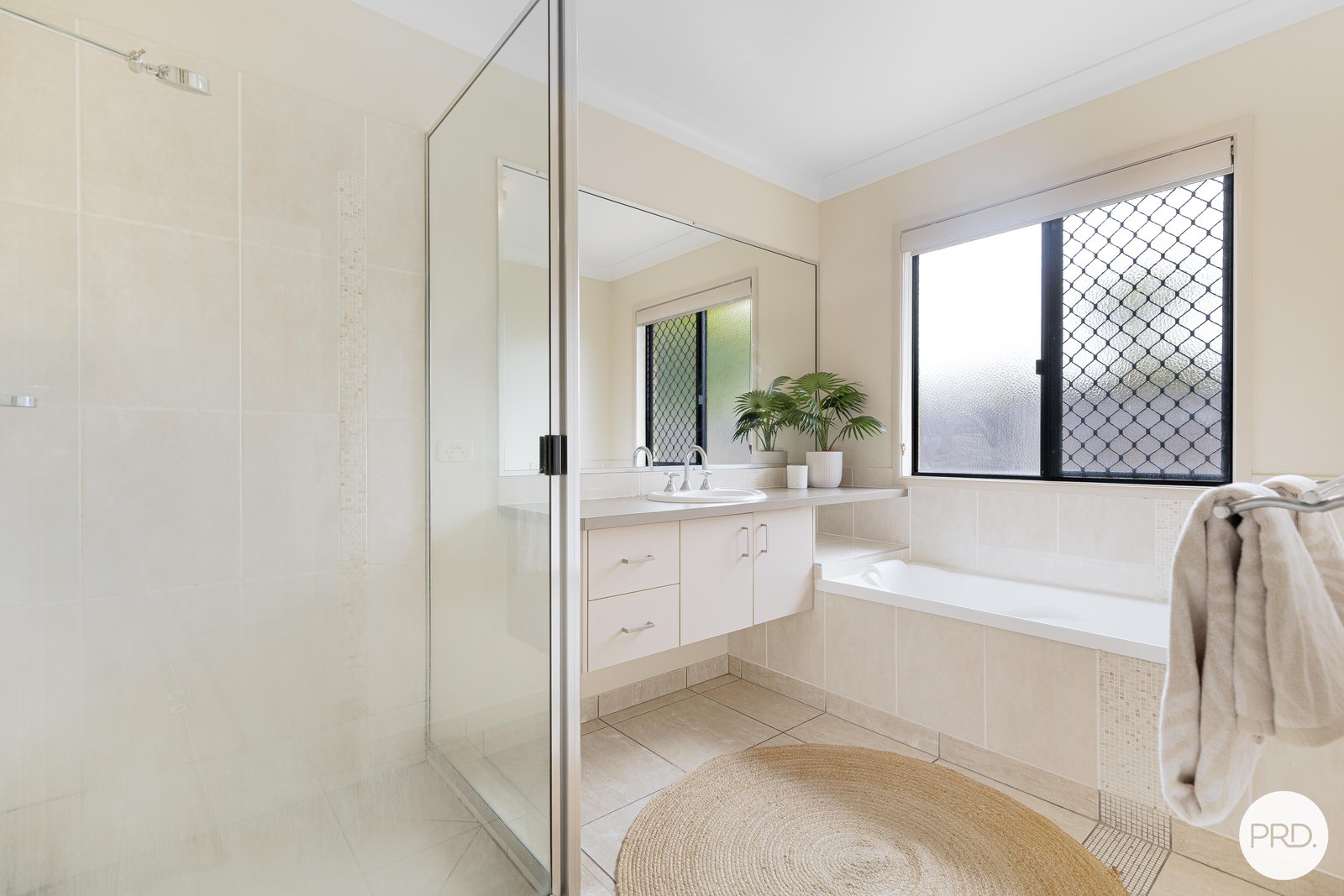 24 Royal Boulevard GLENELLA 16