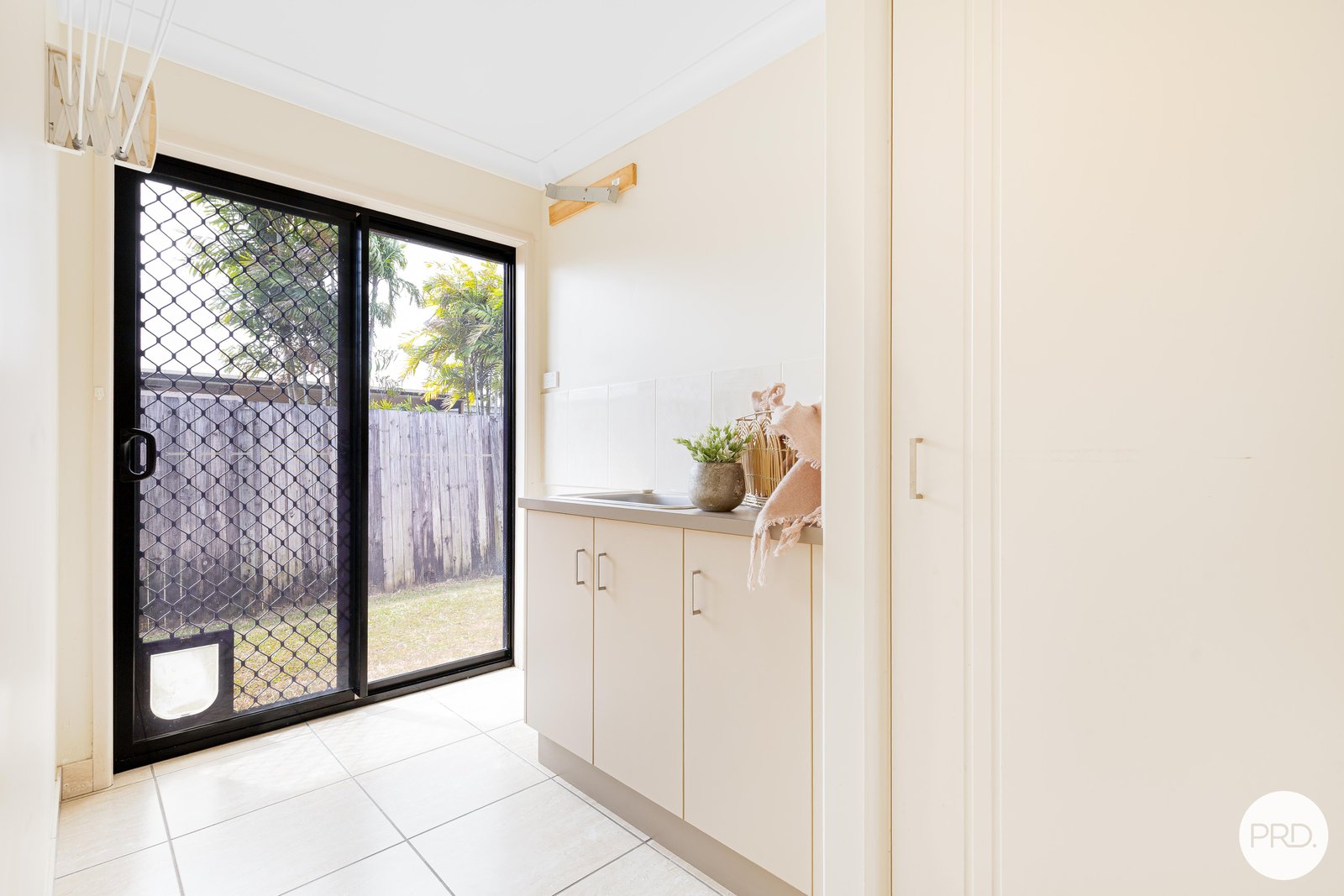 24 Royal Boulevard GLENELLA 17