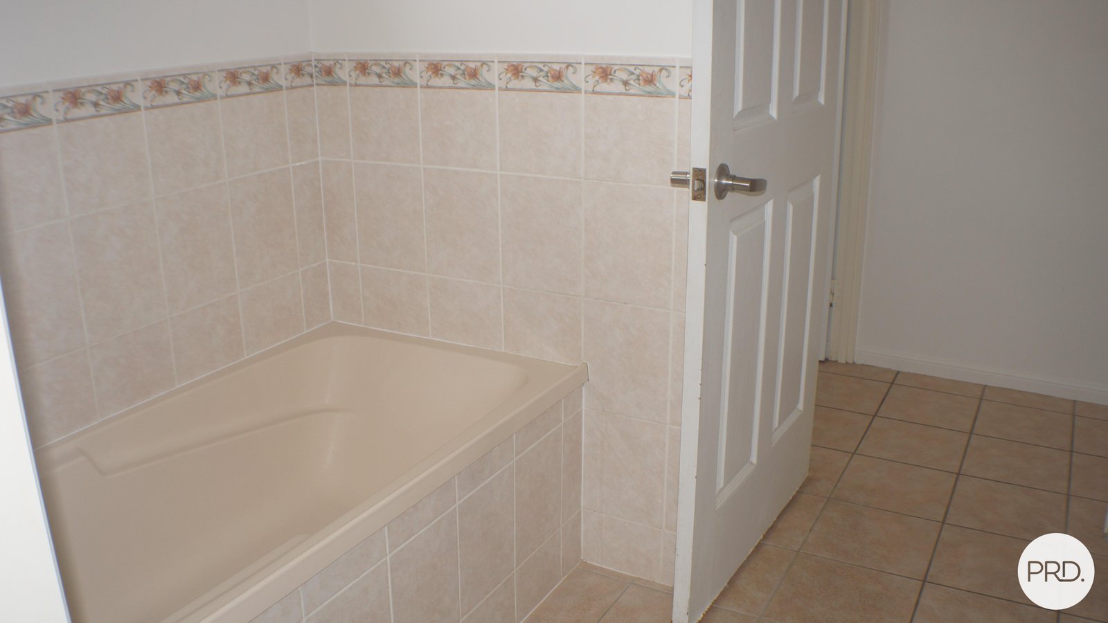 24 Royal Sands Boulevard BUCASIA 7