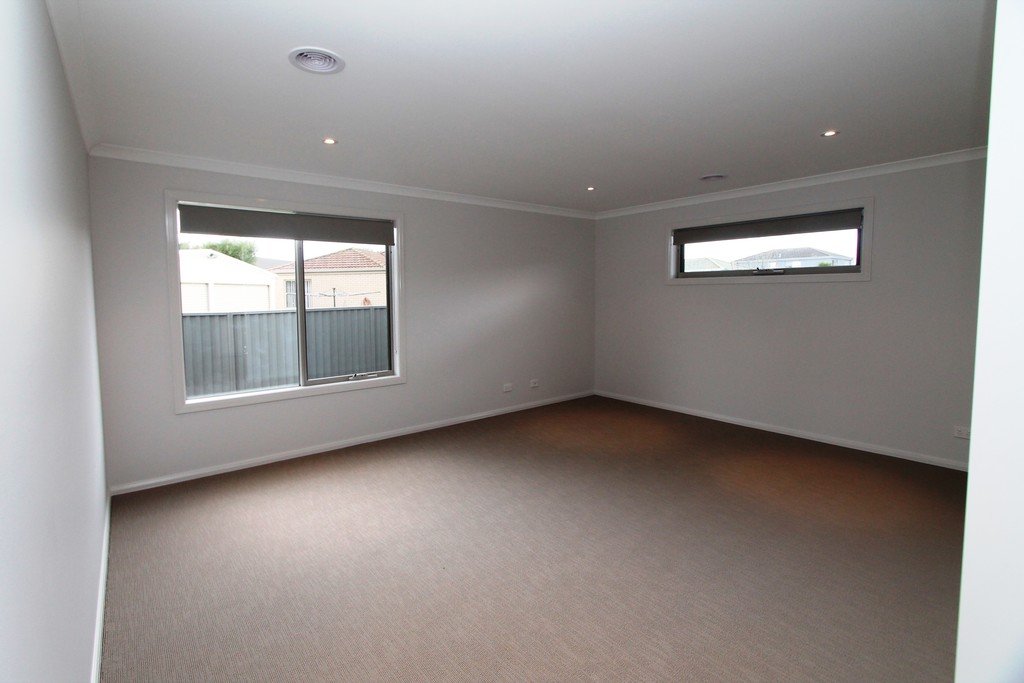 24 Royale Street DELACOMBE 12