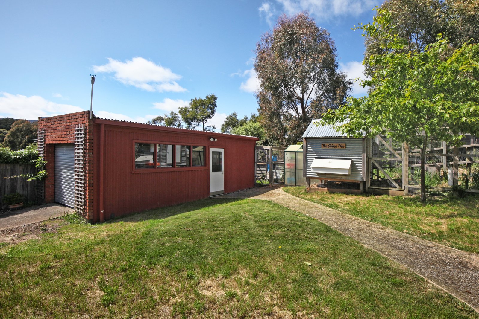 Real Estate and Property in 24 Russell Avenue, Woodend, VIC