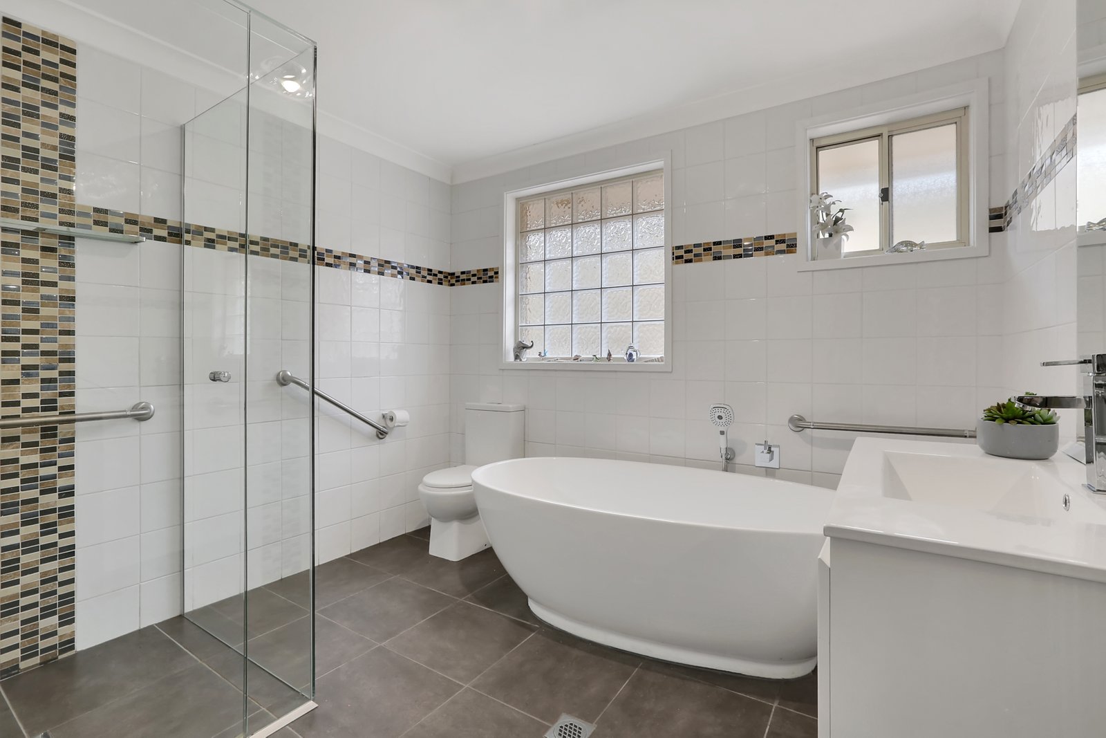 24 Sanderson Road KANAHOOKA 11