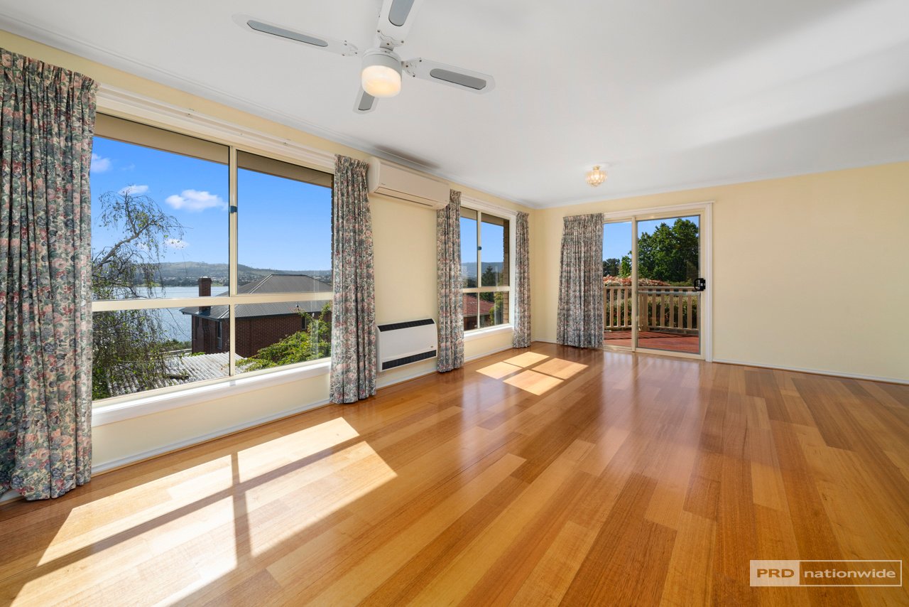 2/4 Sharron Drive GRANTON 9