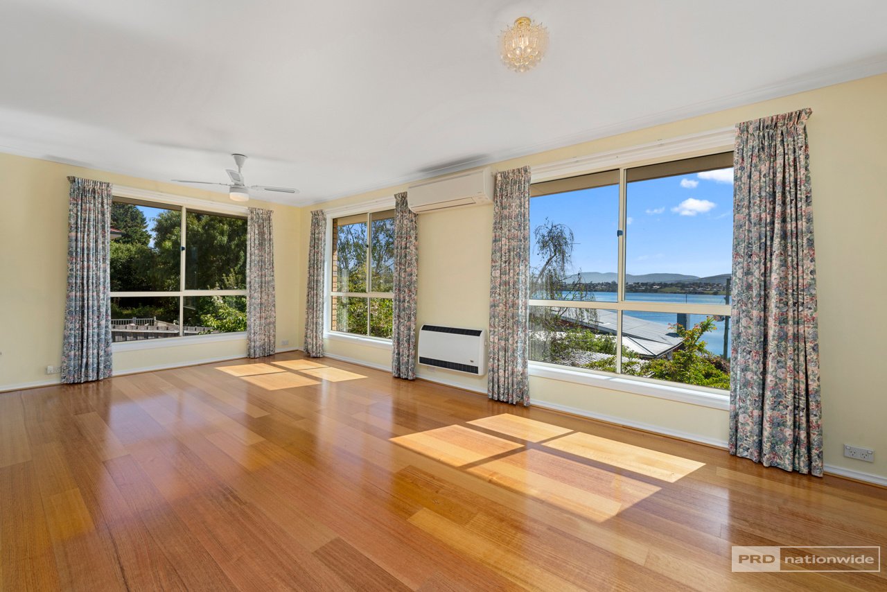 2/4 Sharron Drive GRANTON 11