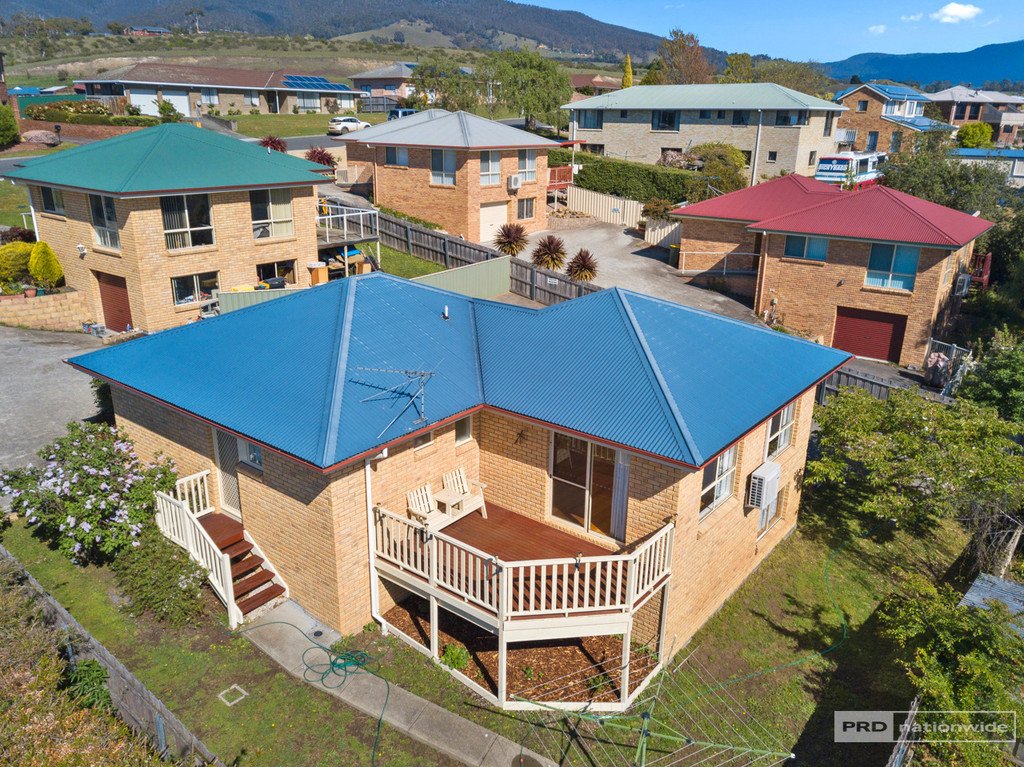 2/4 Sharron Drive GRANTON 18