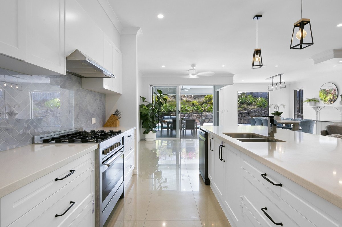 24 Sormano Street Reedy Creek 11
