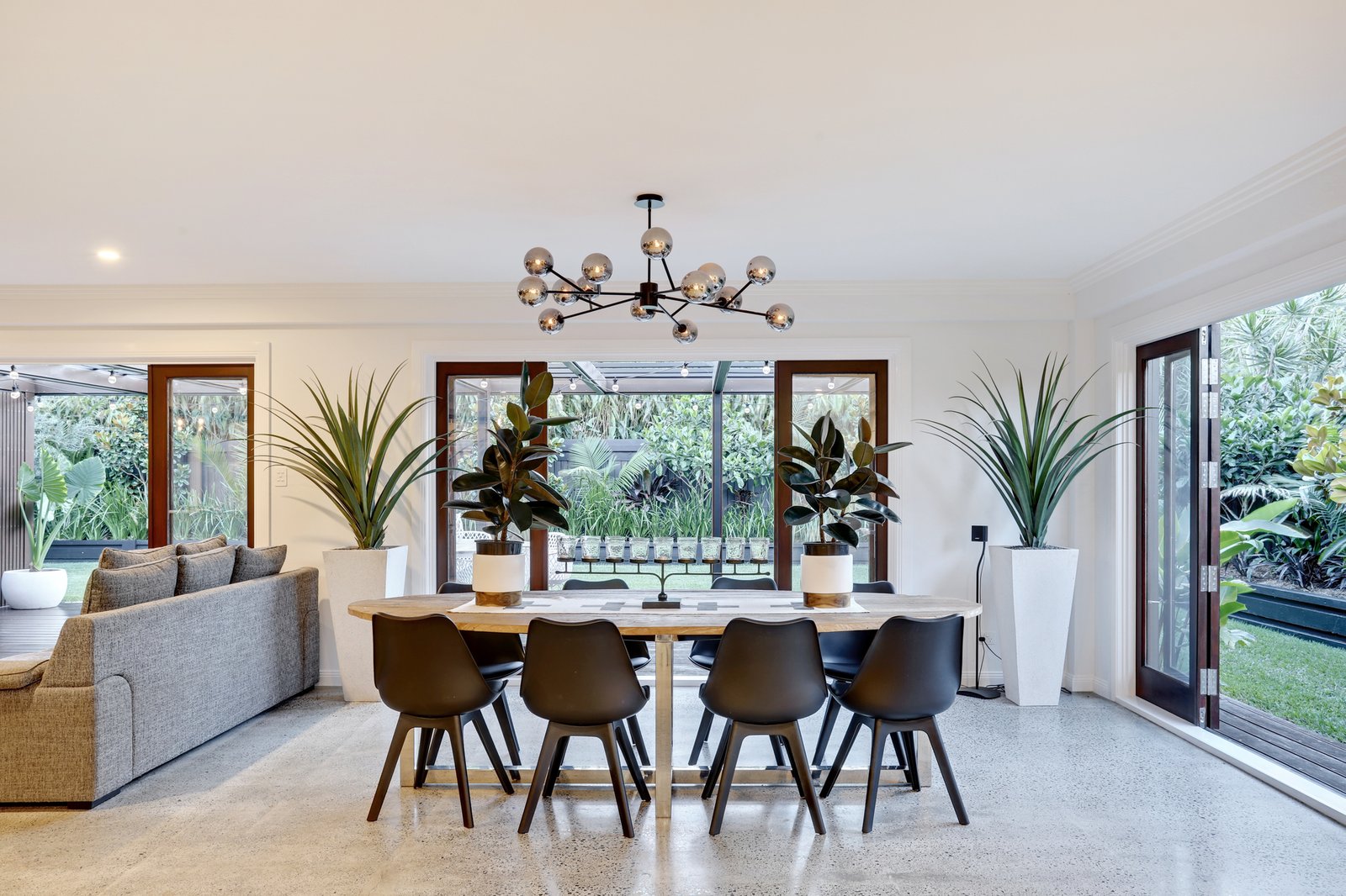 24 Spindle Street PALM BEACH 1