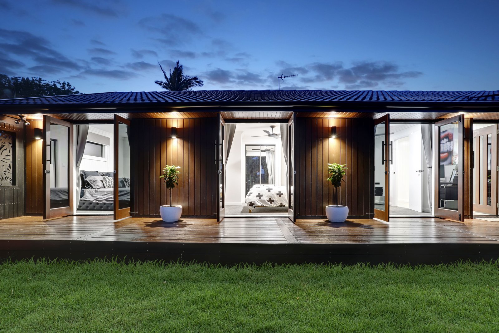 24 Spindle Street PALM BEACH 8