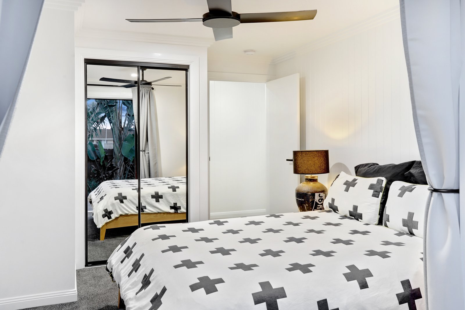 24 Spindle Street PALM BEACH 14
