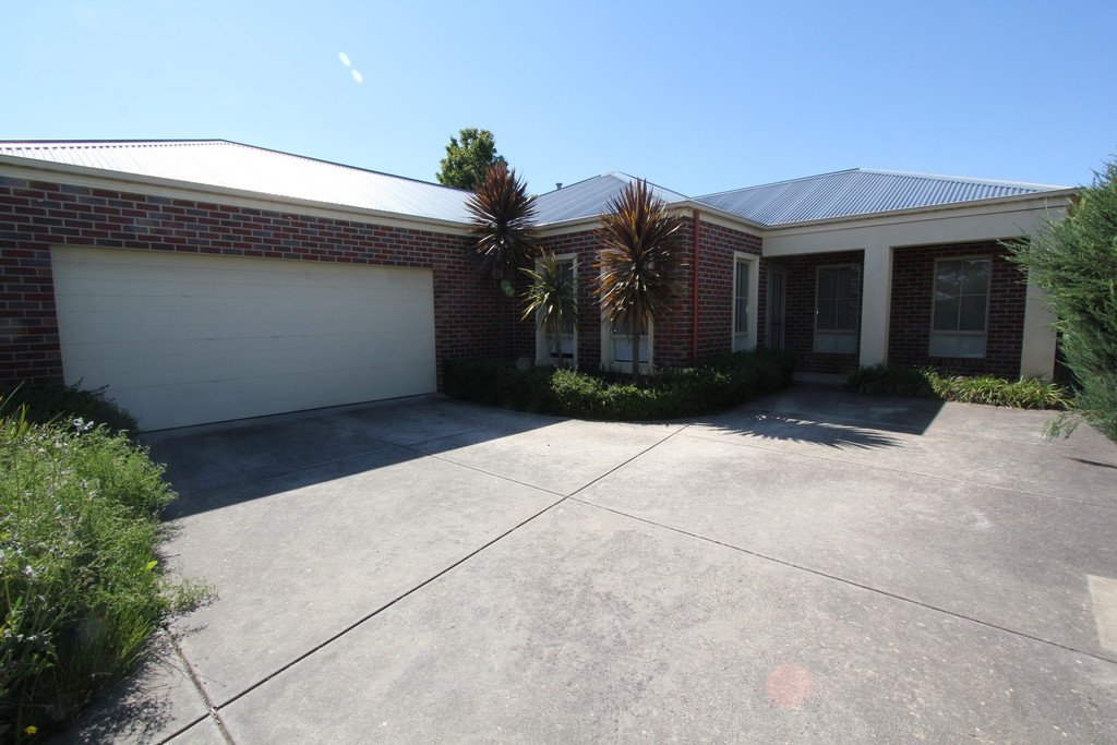 24 St Andrews Place LAKE GARDENS 1