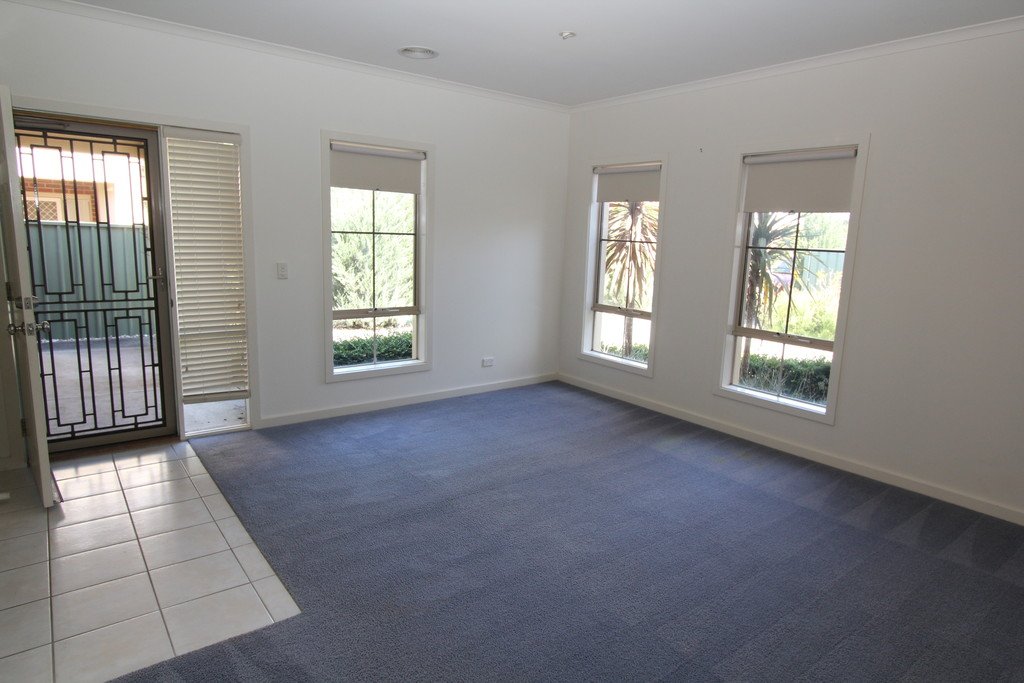 24 St Andrews Place LAKE GARDENS 3