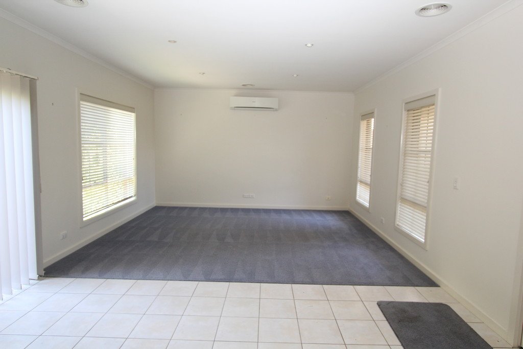 24 St Andrews Place LAKE GARDENS 4