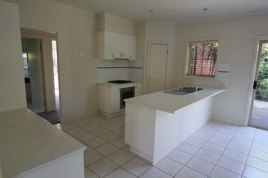 24 St Andrews Place LAKE GARDENS 7