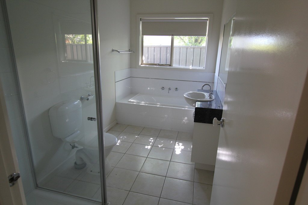 24 St Andrews Place LAKE GARDENS 11