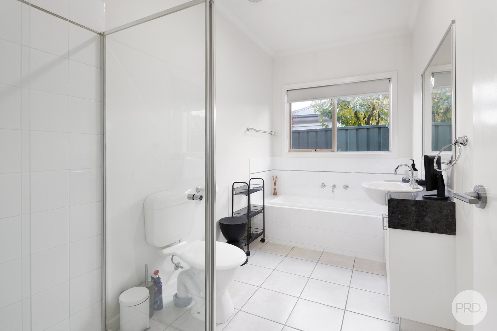 24 St Andrews Place LAKE GARDENS 11