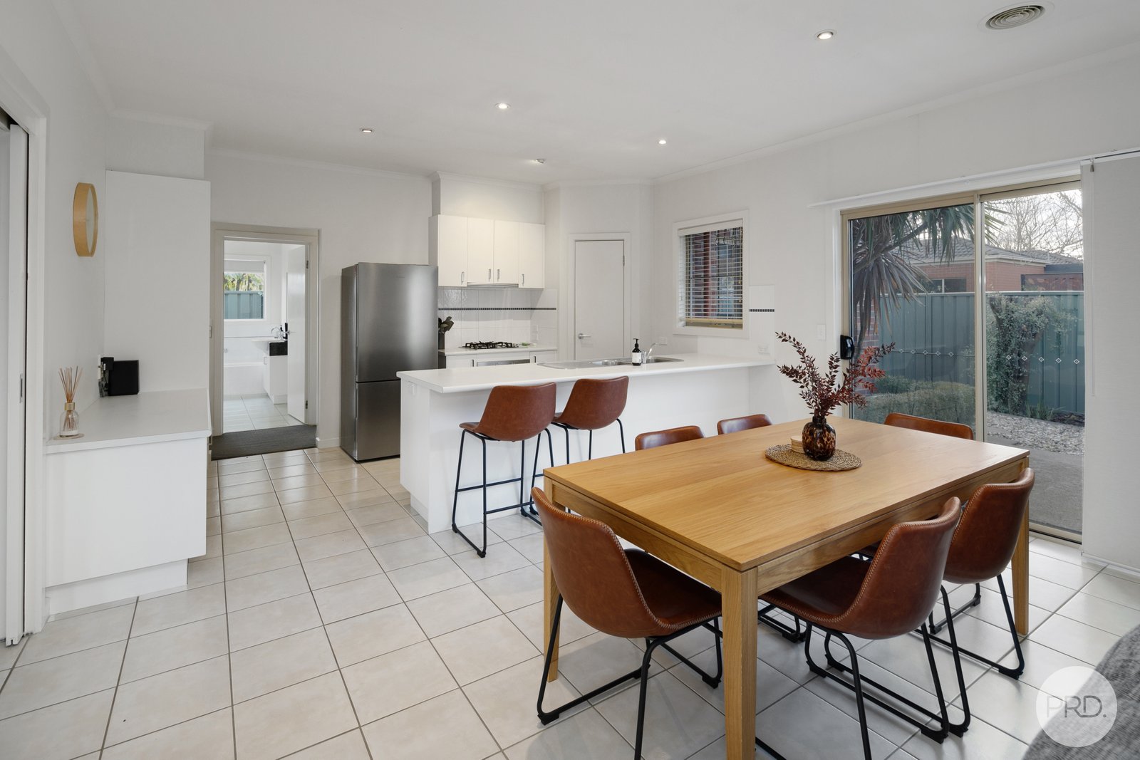 24 St Andrews Place LAKE GARDENS 4