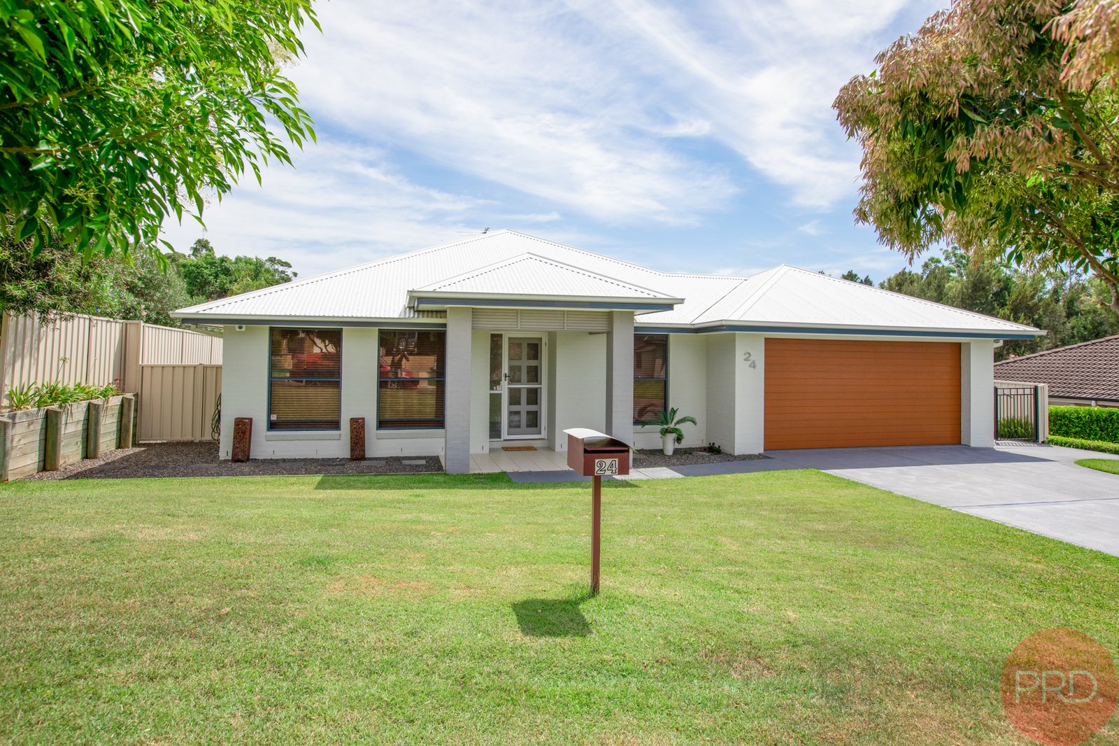 24 Stanley Close BOLWARRA HEIGHTS 1