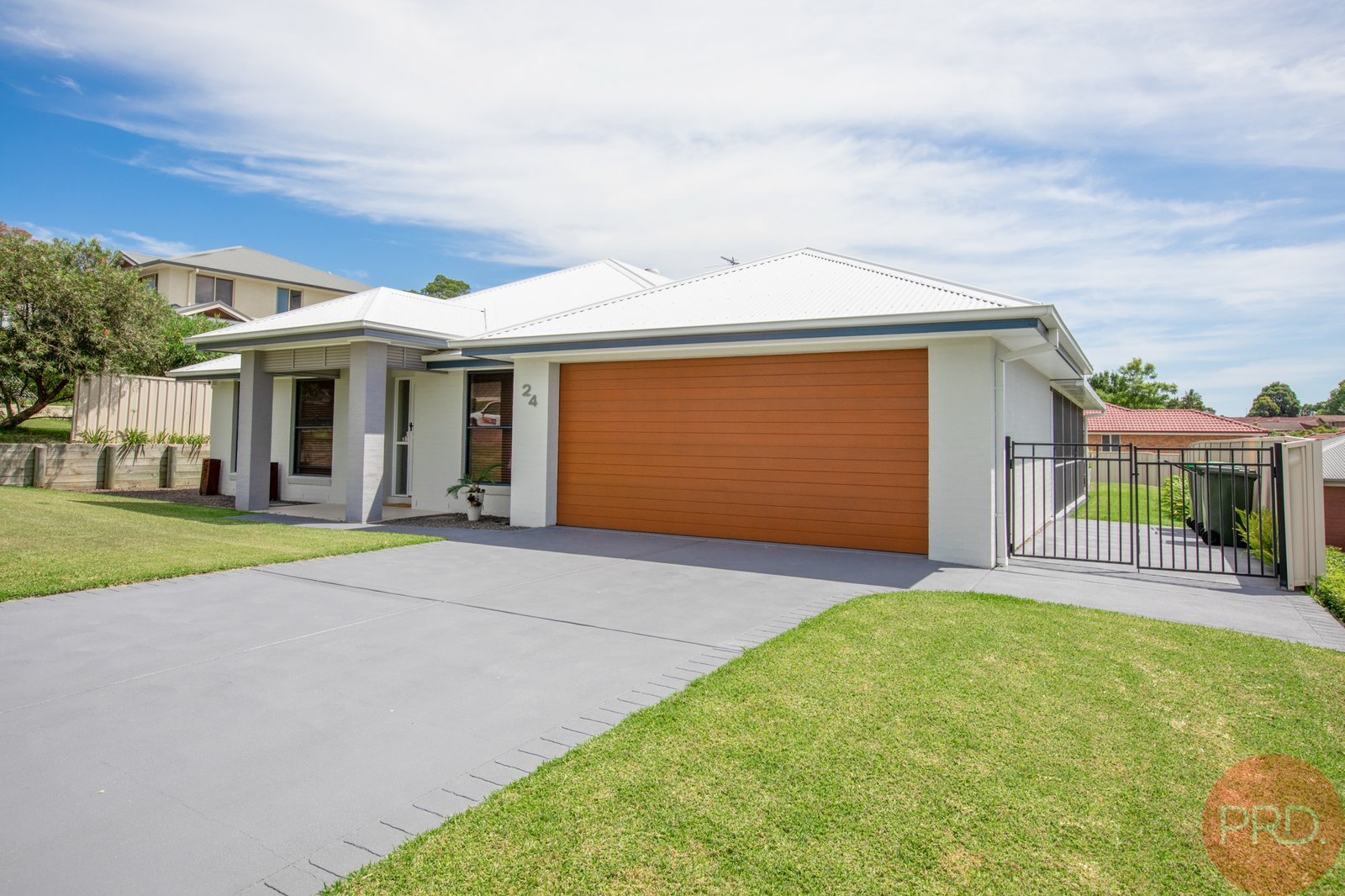 24 Stanley Close BOLWARRA HEIGHTS 2