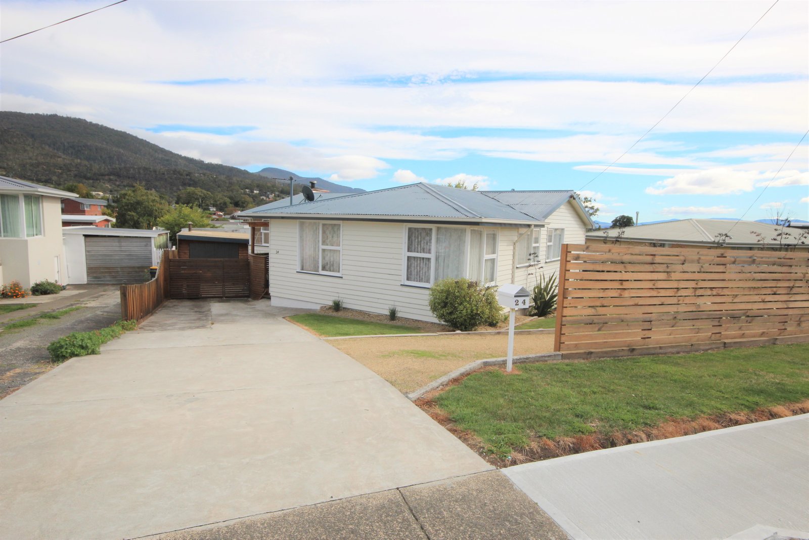 24 Stansbury Street GLENORCHY 1