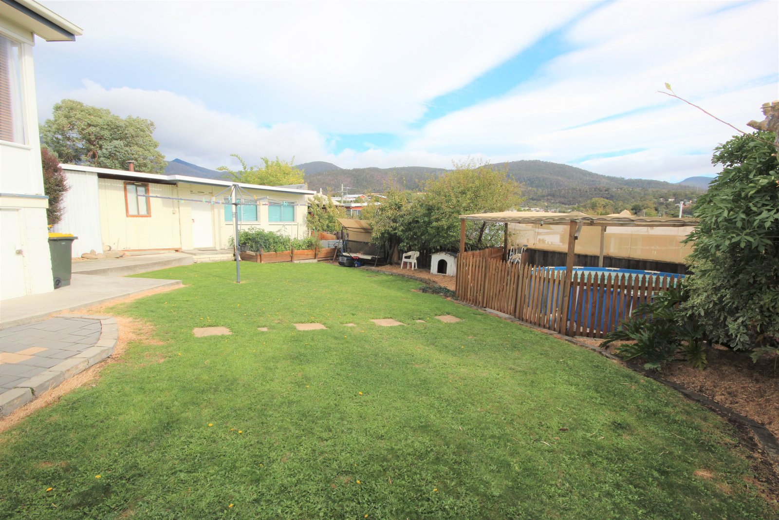 24 Stansbury Street GLENORCHY 16