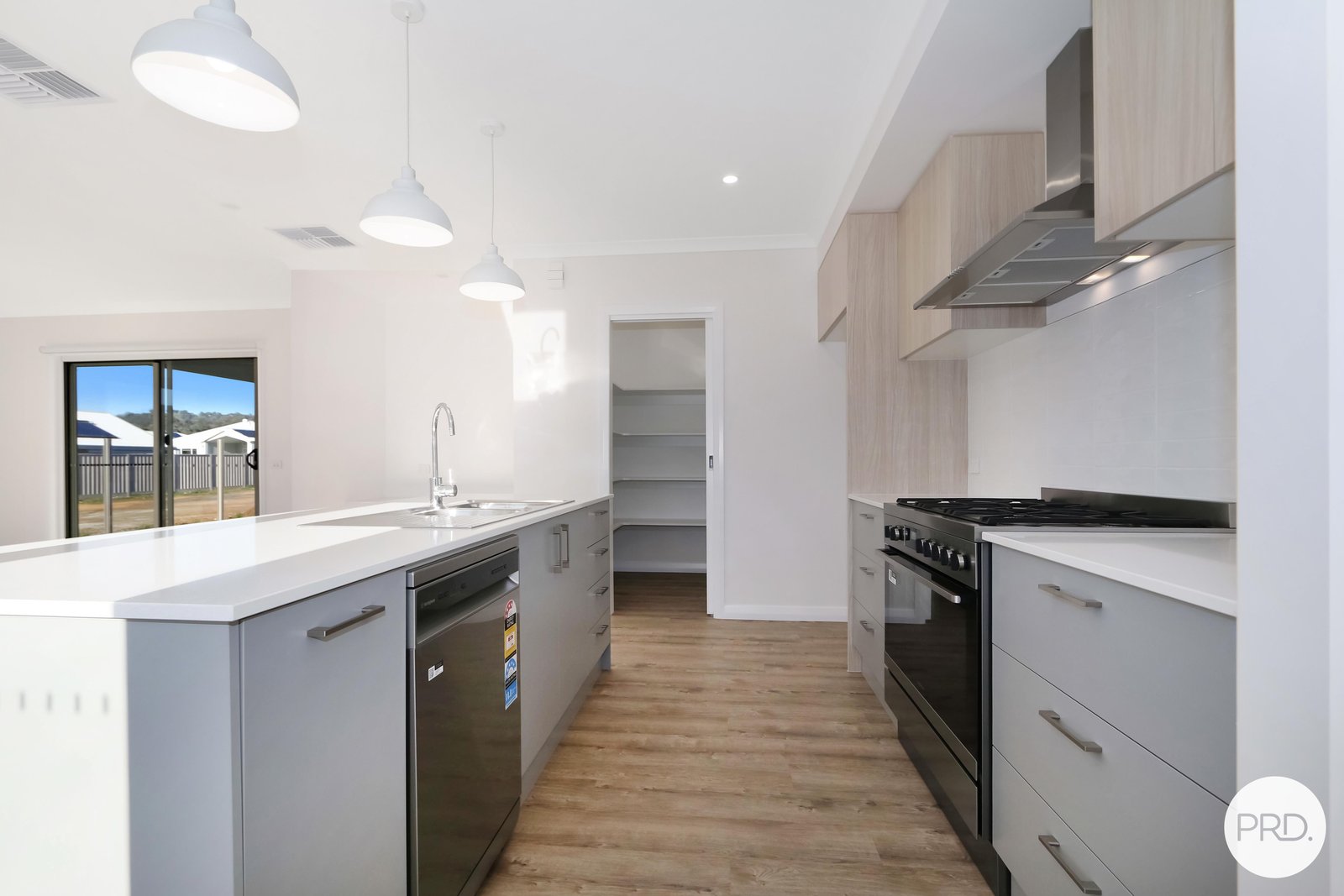 24 Stobie Crescent LENEVA 2