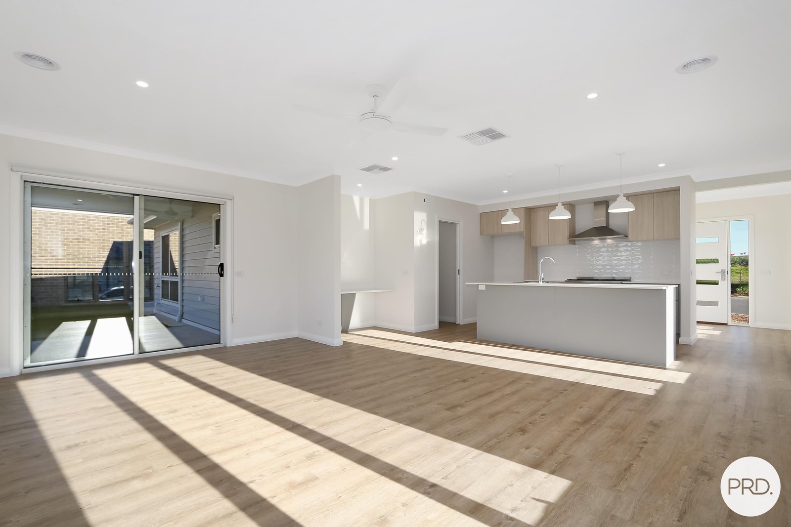 24 Stobie Crescent LENEVA 4