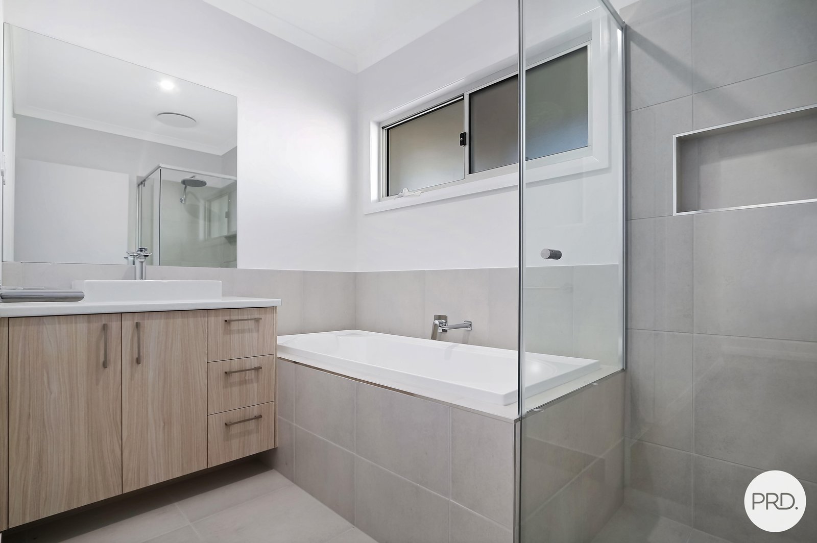 24 Stobie Crescent LENEVA 6
