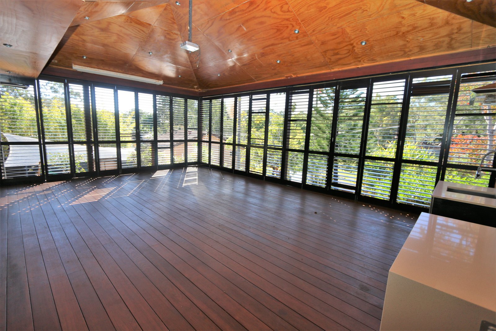 24 Sun Valley Drive ASHMORE 19