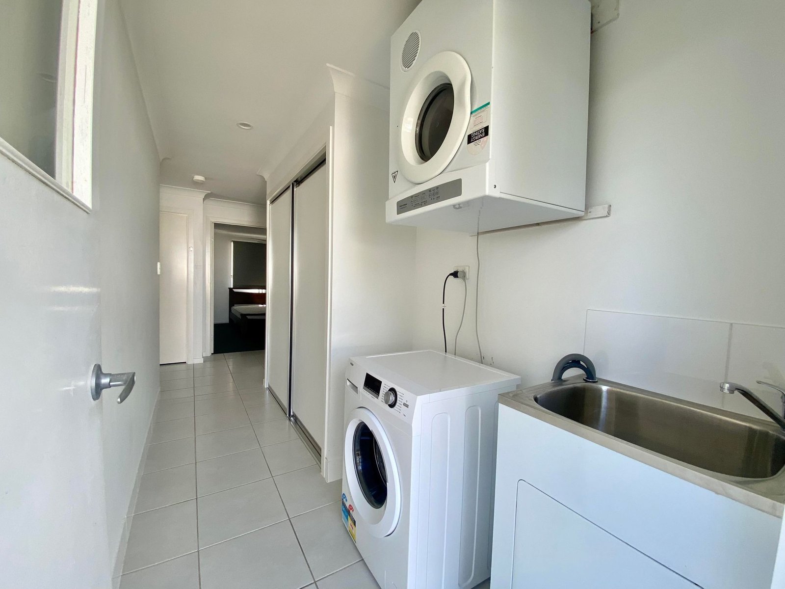 24 Sundowner  CLINTON 12