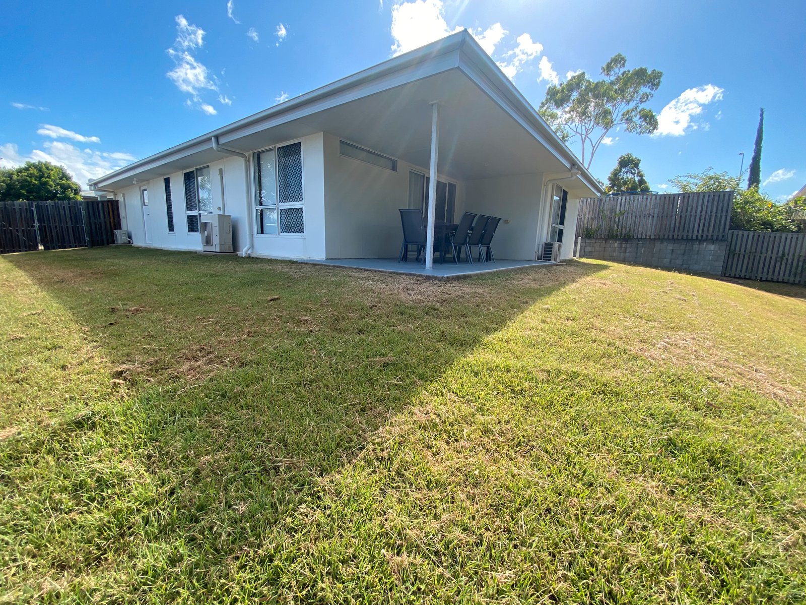 24 Sundowner Road CLINTON 19