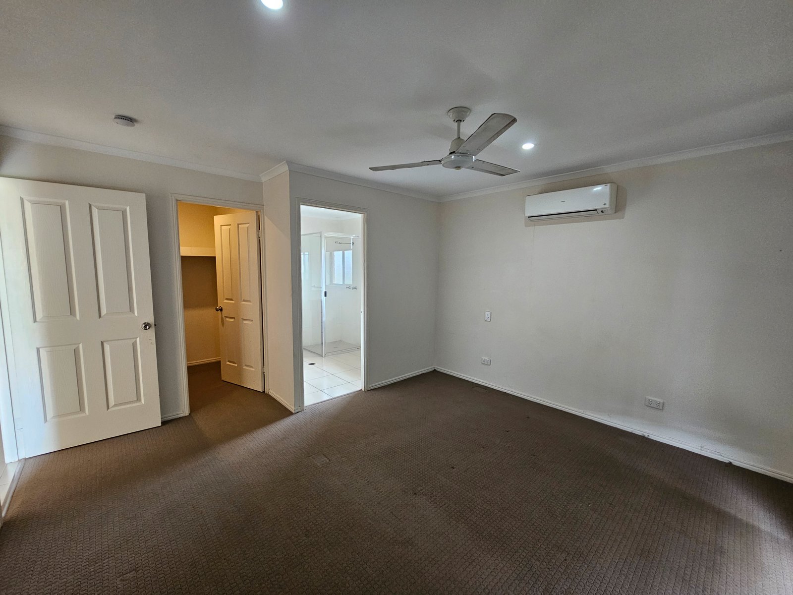 24 SURITA Court BOYNE ISLAND 3