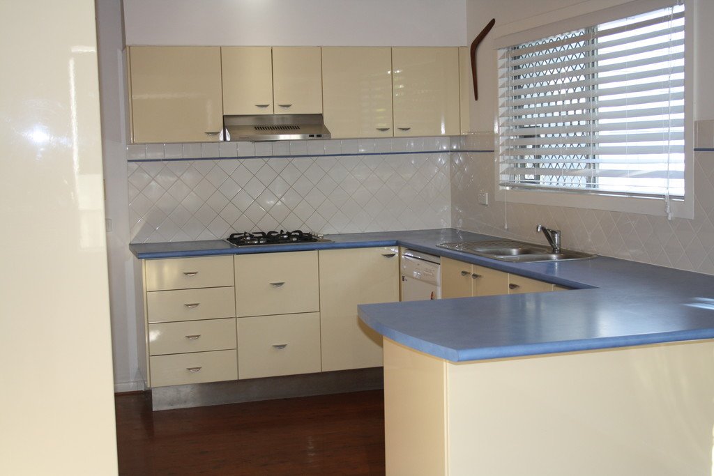 24 Tahiti Avenue PALM BEACH 4
