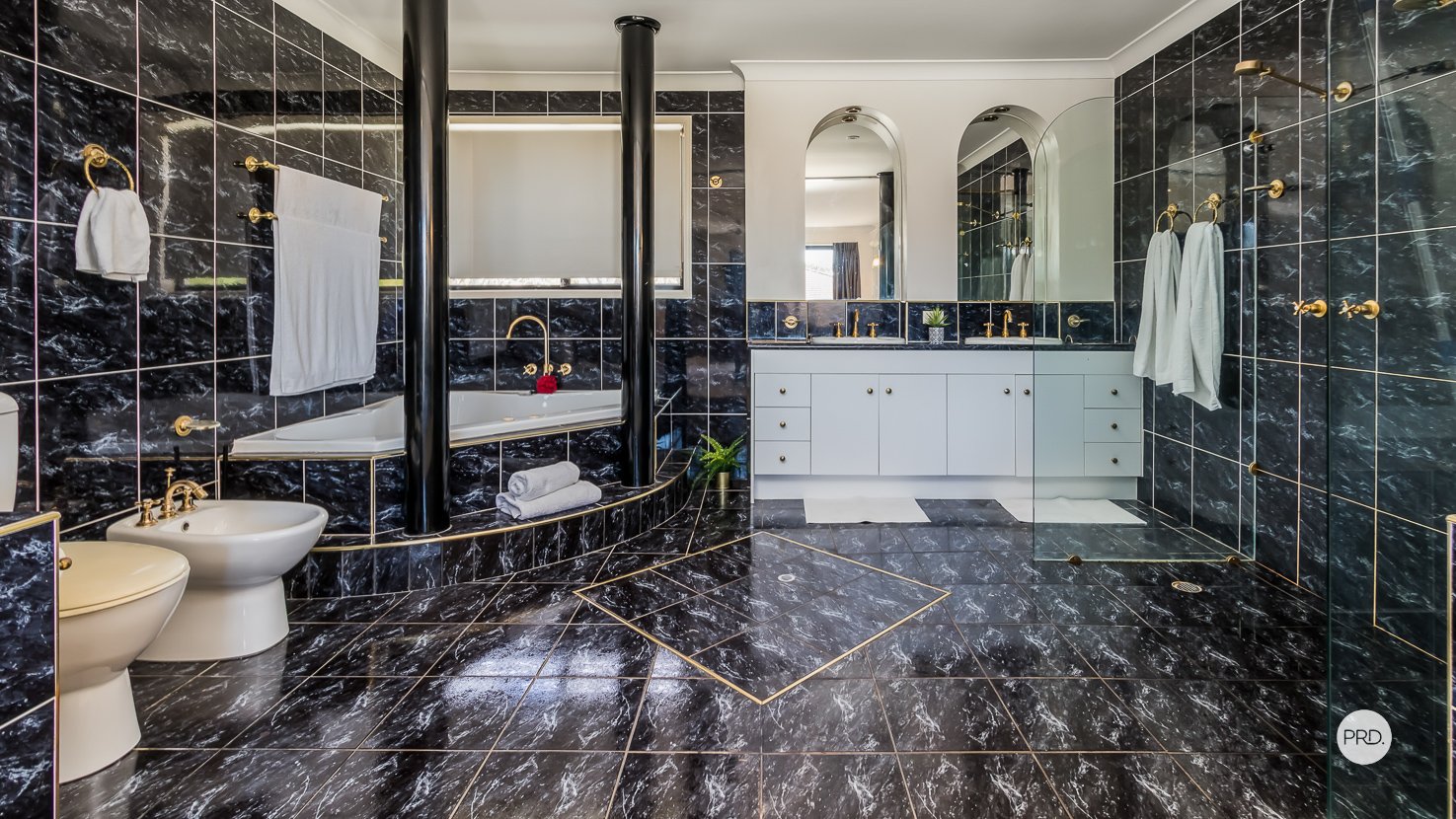 24 THE RAMPART  REDLAND BAY 11