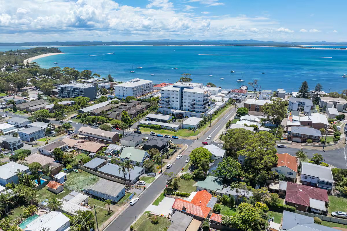 24 Tomaree Road SHOAL BAY 23
