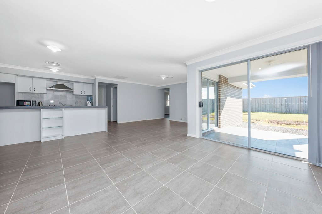 24 Triller Street ABERGLASSLYN 2