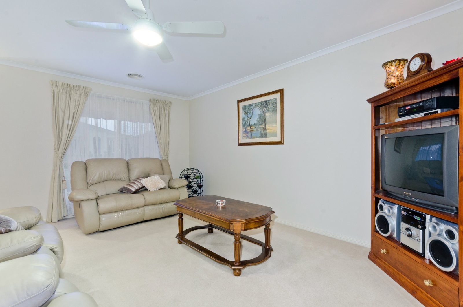 Photos: 24 Trumper Crescent