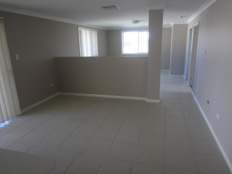 24 Tulipwood Crescent TAMWORTH 3