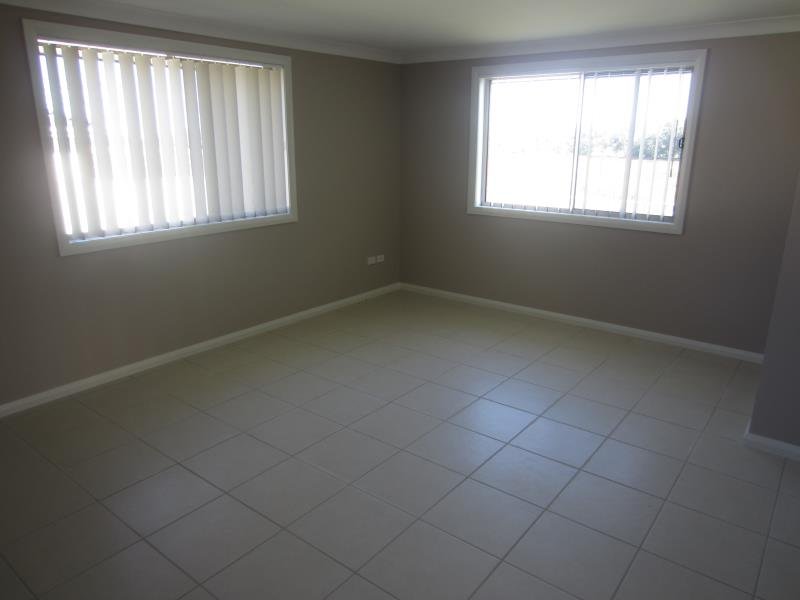 24 Tulipwood Crescent TAMWORTH 4