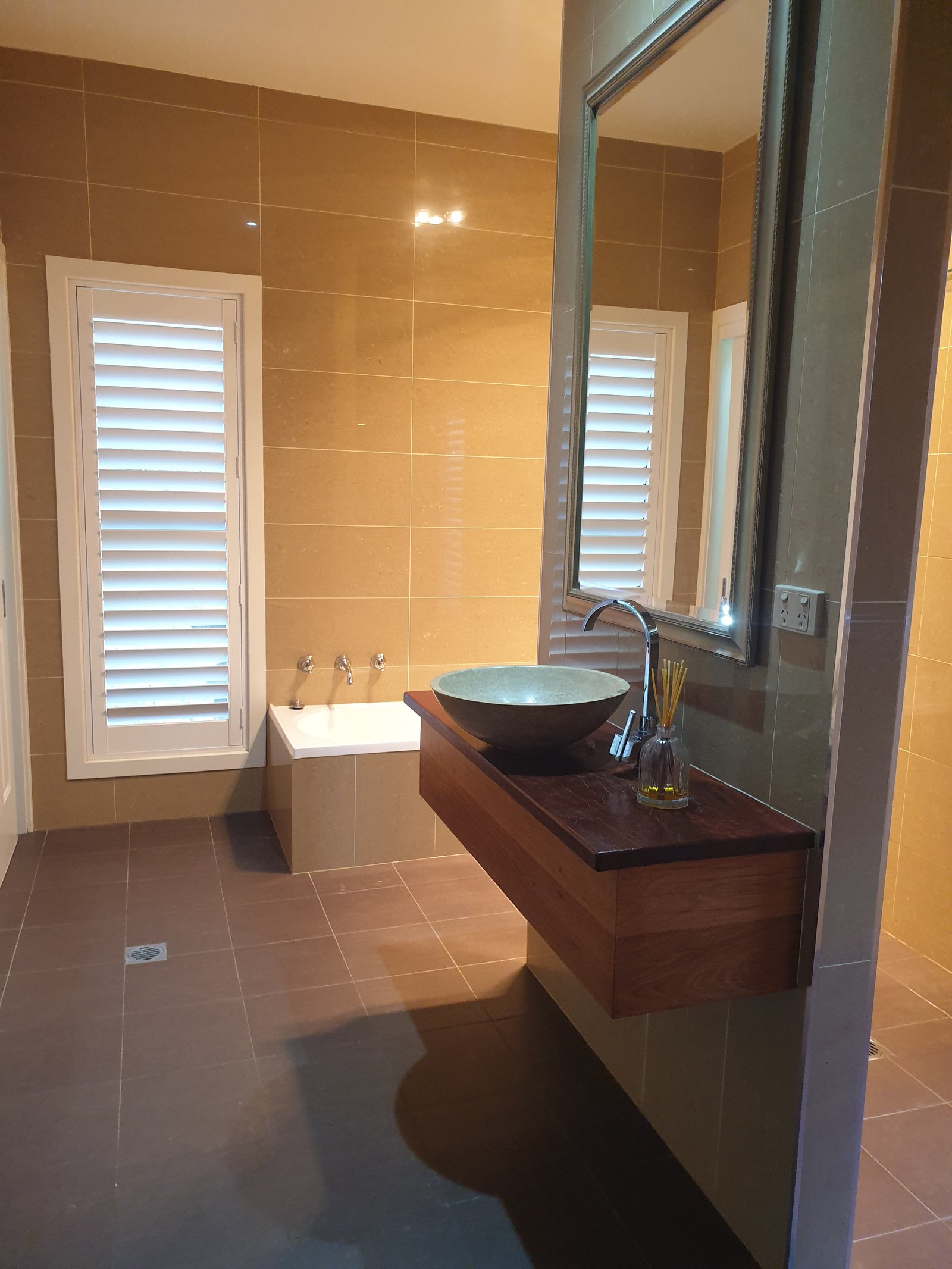 24 Tumut Street TUMUT 10