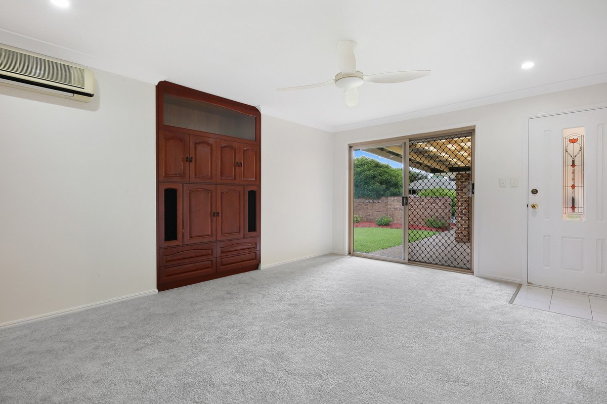 2/4 Valmai Court Burleigh Waters 2