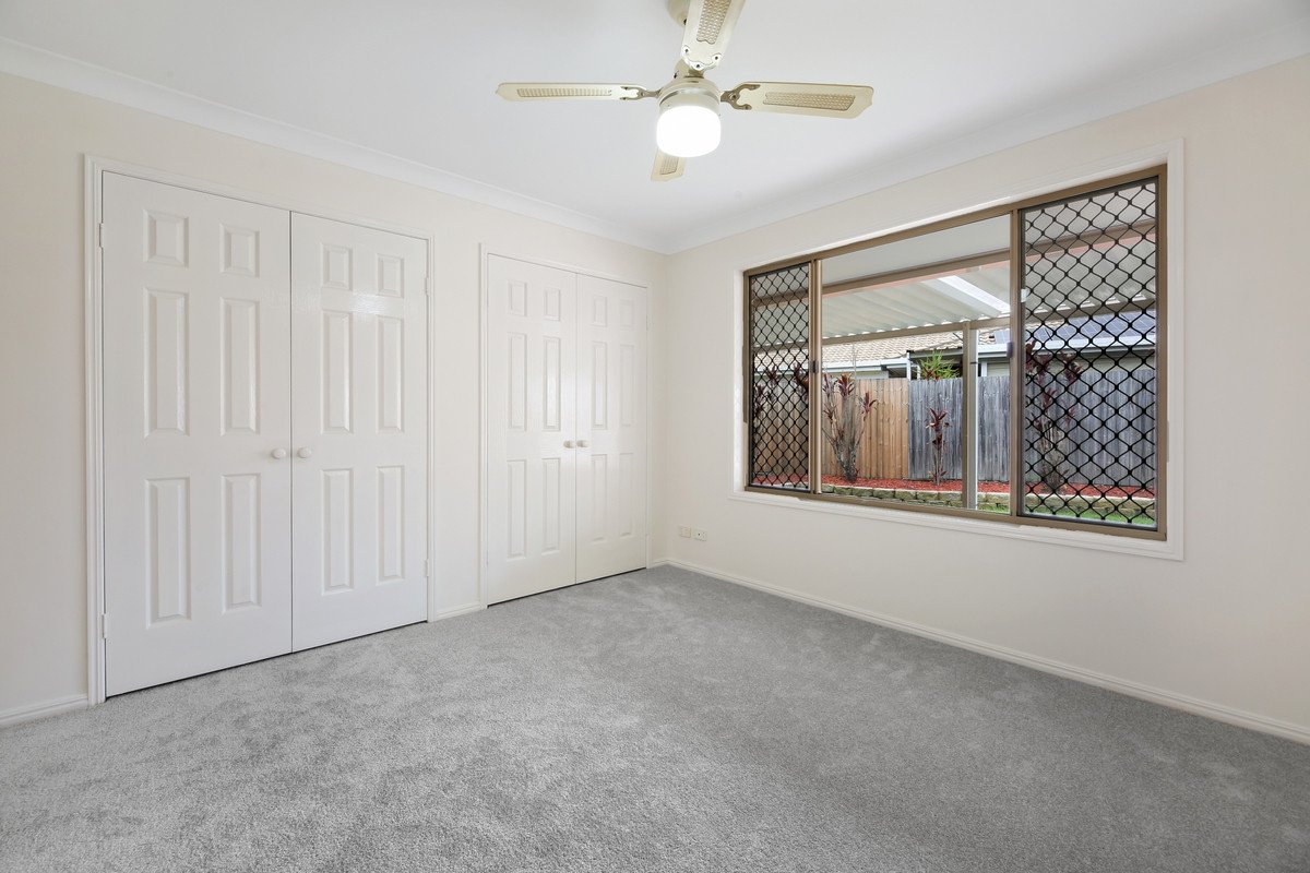 2/4 Valmai Court Burleigh Waters 11