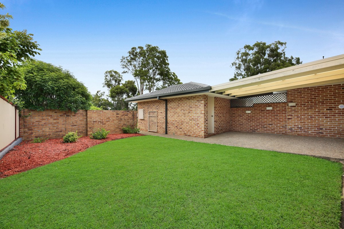 2/4 Valmai Court Burleigh Waters 12