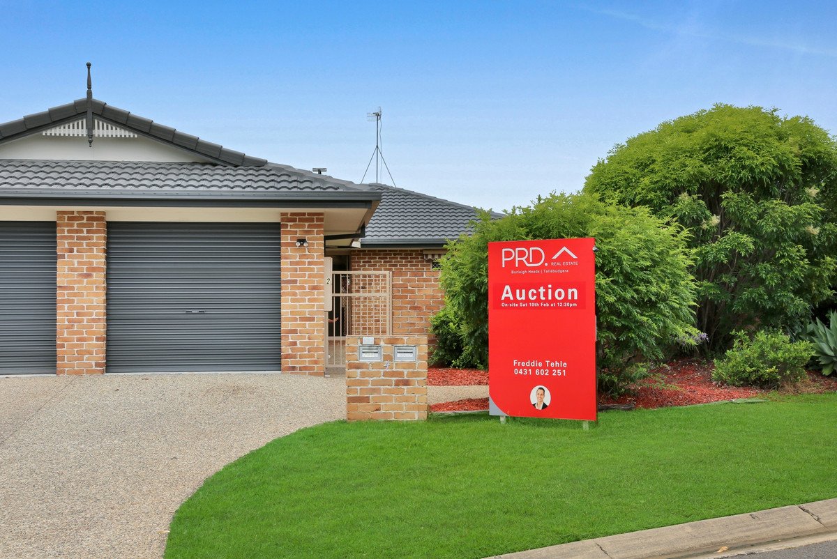 2/4 Valmai Court Burleigh Waters 13