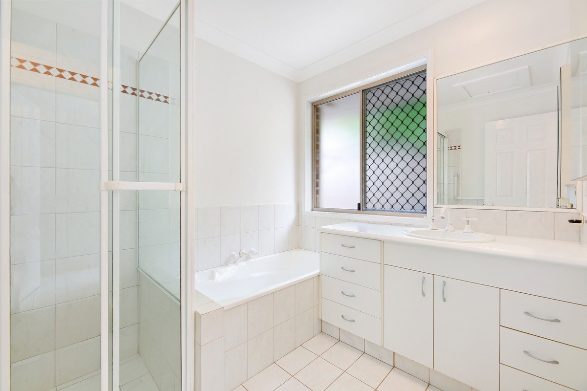 2/4 Valmai Court Burleigh Waters 10