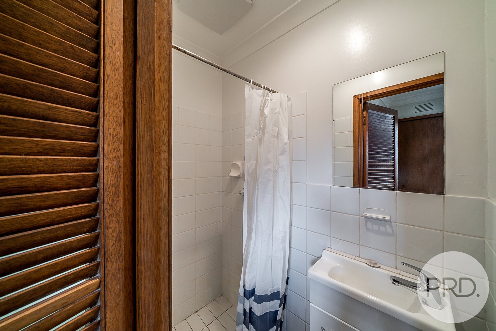 2/4 Veale Street ASHMONT 3