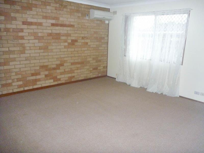 2/4 Veale Street ASHMONT 3